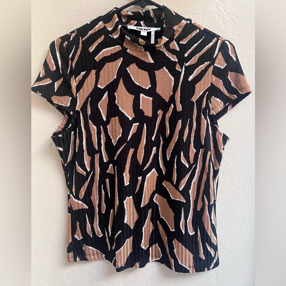 DKNY Black and Tan Patterned Short Sleeve Top